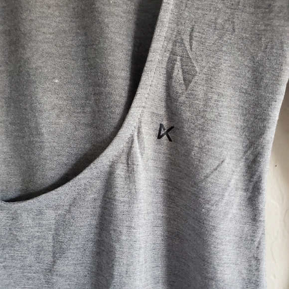 Kora Open Back Gray Top Small NWT - Picture 3 of 9
